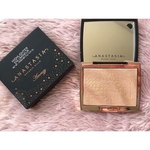 Anastasia of Beverly Hills Amrezy Highlight